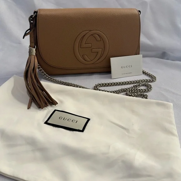 GUCCI, Tan, Beige Pebbled Calfskin Medium Soho Flap Crossbody Bag - Picture 1 of 7